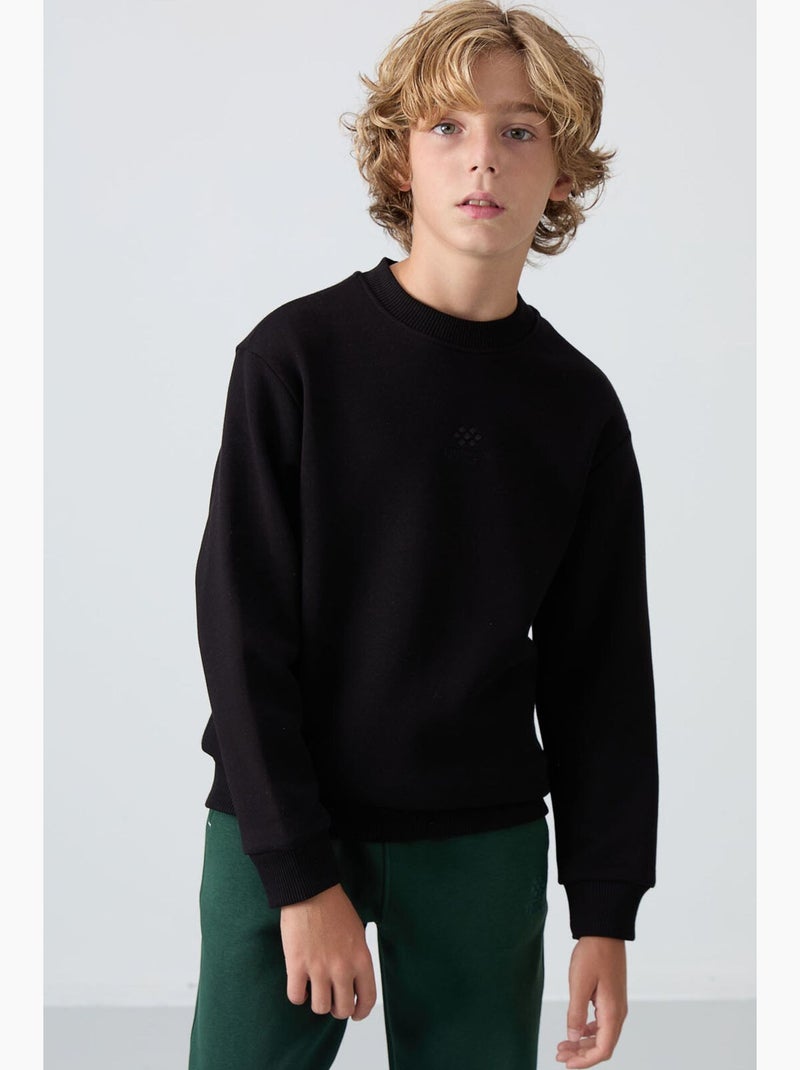 Sweatshirt infantil gola redonda bordada tommy Preto - Kiabi