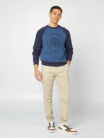 Sweatshirt leve com mangas raglã