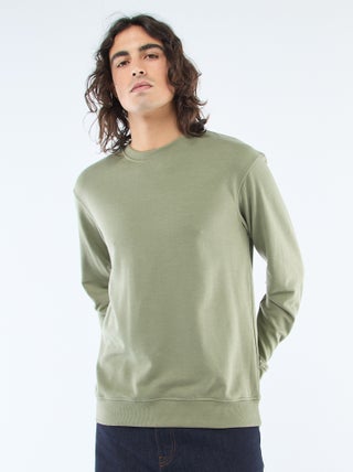 Sweatshirt lisa em moletão leve