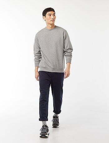 Sweatshirt liso em moletom com gola redonda