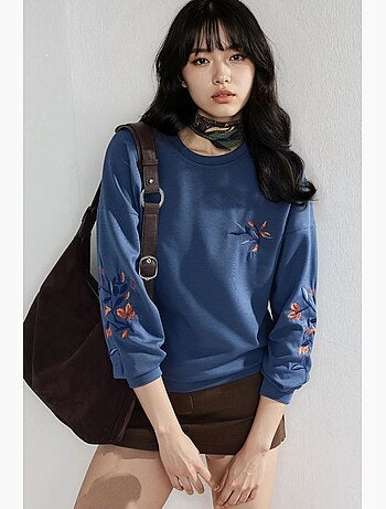 Sweatshirt modal touch com gola redonda e bordado, coleção bersan hiccup