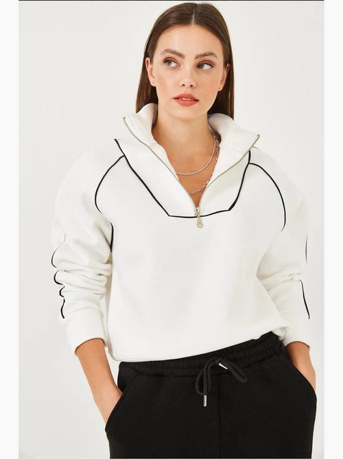 Sweatshirt oversize crop com meia abertura de fecho lucci - Kiabi Sweatshirt oversize crop com meia abertura de fecho lucci - Kiabi