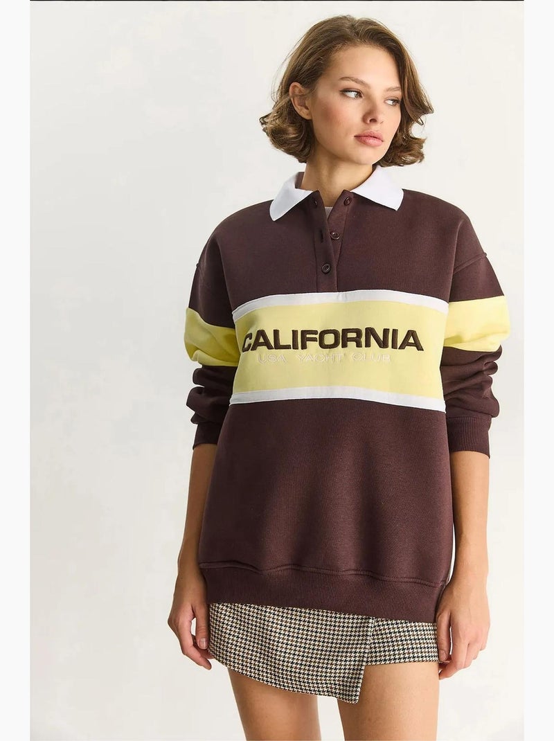 Sweatshirt oversized com estampado e gola polo lucci Castanho-chocolate - Kiabi
