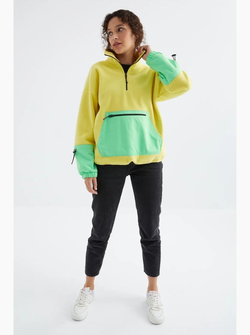 Sweatshirt oversized em pelúcia com meio zíper tommy Amarelo/Verde - Kiabi
