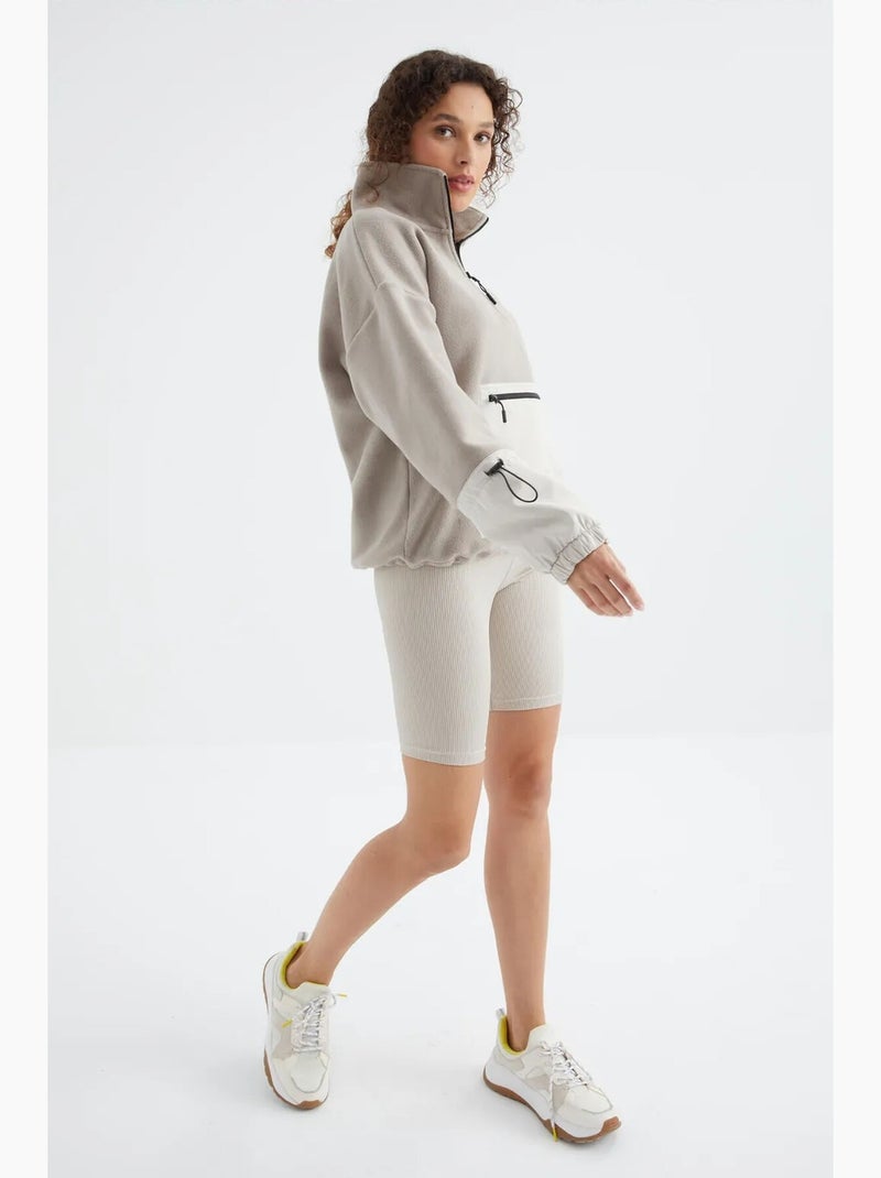 Sweatshirt oversized em pelúcia com meio zíper tommy Bege/Branco - Kiabi