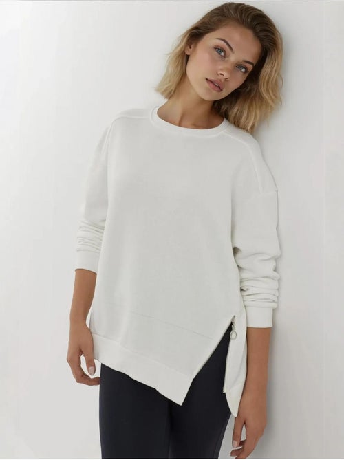 Sweatshirt texturizada de gola redonda com detalhe de fecho hiccup - Kiabi Sweatshirt texturizada de gola redonda com detalhe de fecho hiccup - Kiabi