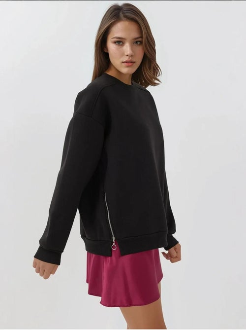 Sweatshirt texturizada de gola redonda com detalhe de fecho hiccup - Kiabi Sweatshirt texturizada de gola redonda com detalhe de fecho hiccup - Kiabi