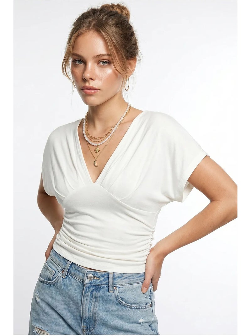 T-shirt ajustada decote v manga curta lucci Branco - Kiabi
