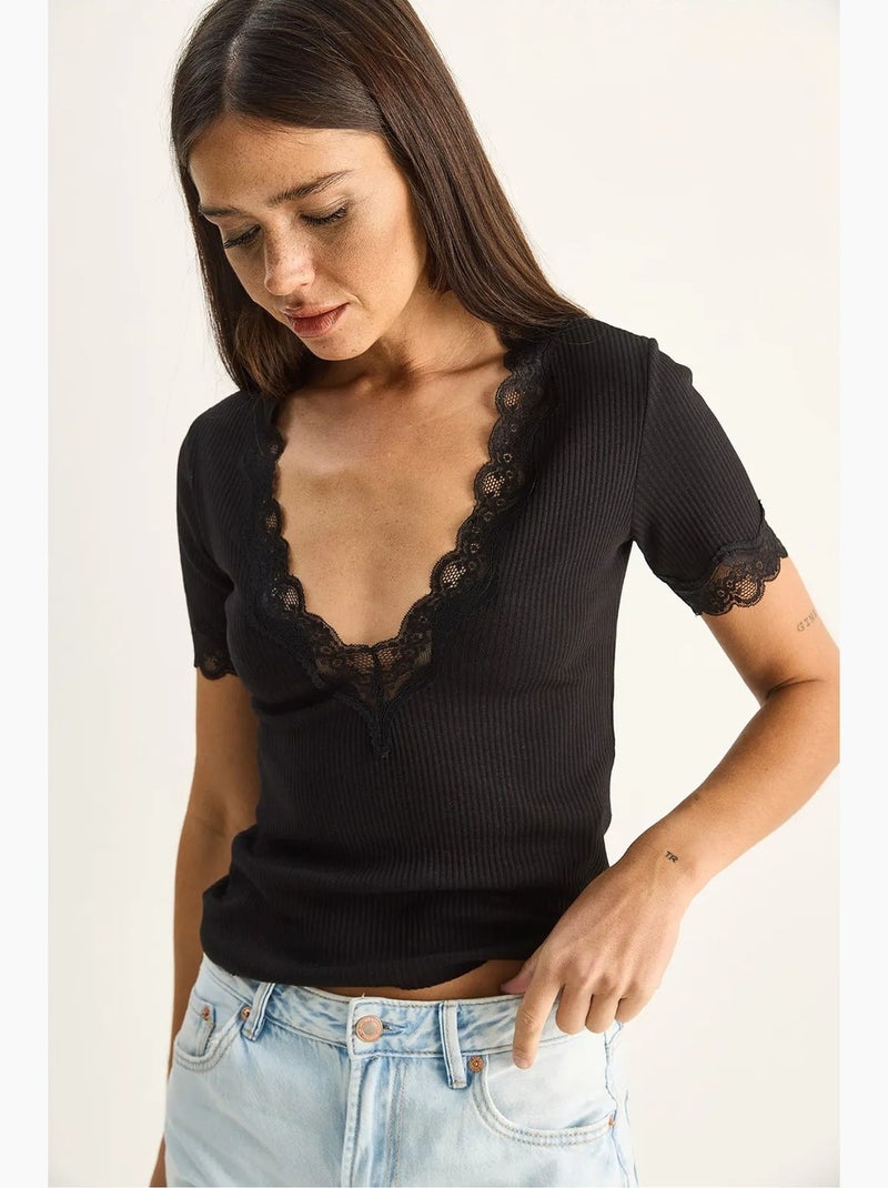 T-shirt ajustada decote v renda canelada manga curta lucci Preto - Kiabi