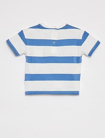 T-shirt às riscas