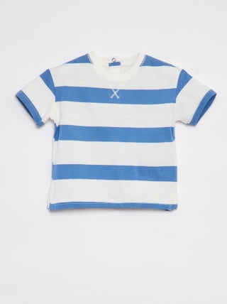 T-shirt às riscas