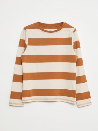 T-shirt às riscas