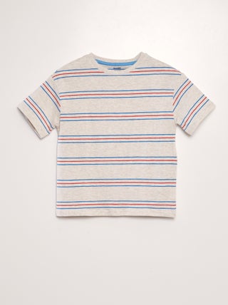 T-shirt às riscas coloridas