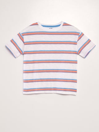 T-shirt às riscas coloridas