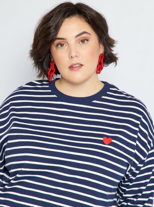 T-shirt às riscas com coração bordado - Kiabi
