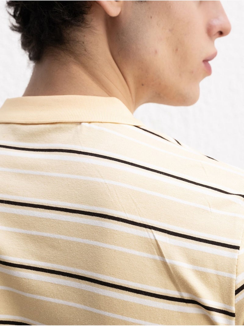 T-shirt às riscas com gola polo e botões giesto Âmbar - Kiabi