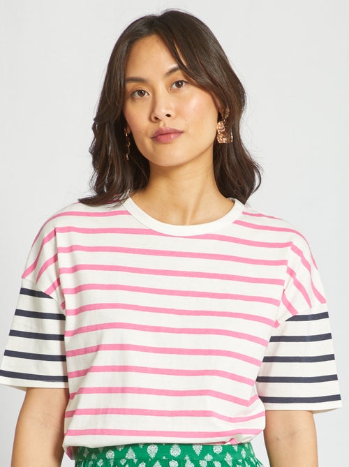 T-shirt às riscas com gola redonda - Kiabi