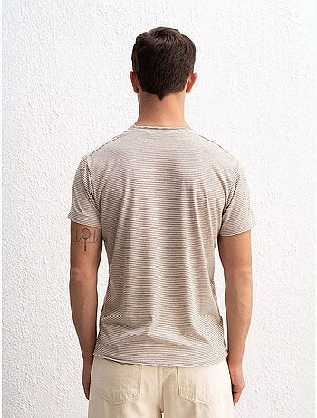 T-shirt às riscas com gola redonda e bordado giesto
