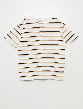T-shirt às riscas com gola tunisina