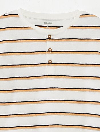 T-shirt às riscas com gola tunisina