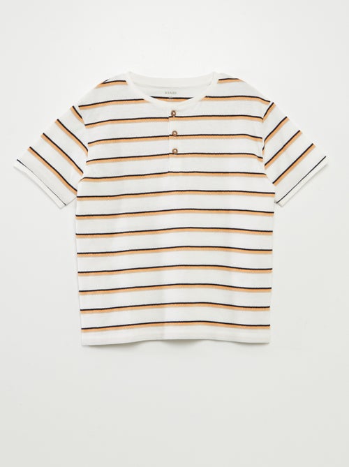 T-shirt às riscas com gola tunisina - Kiabi