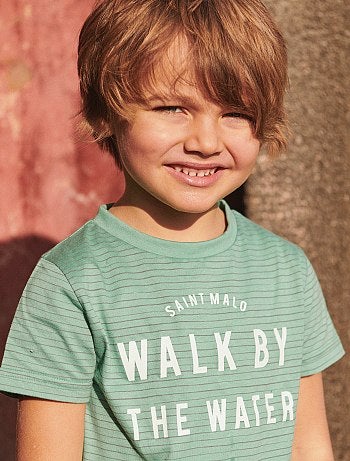 T-shirt às riscas com mensagem - Kiabi