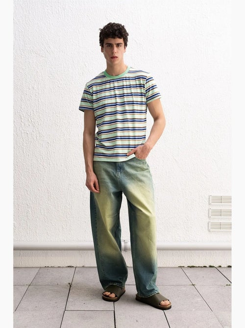 T-shirt às riscas comfort fit com decote redondo giesto - Kiabi T-shirt às riscas comfort fit com decote redondo giesto - Kiabi