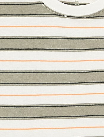 T-shirt às riscas de manga curta