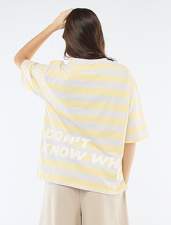 T-shirt às riscas largas