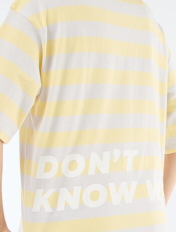 T-shirt às riscas largas