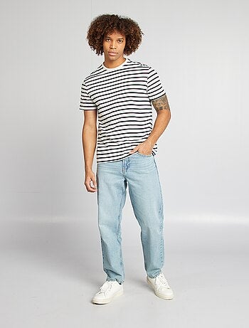 T-shirt às riscas, manga curta, gola redonda