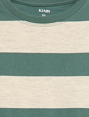T-shirt às riscas