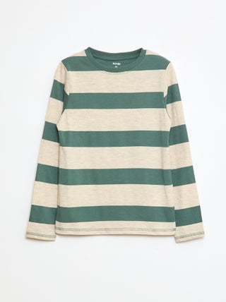 T-shirt às riscas