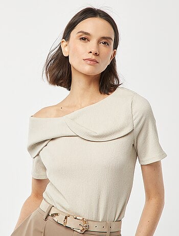 T-shirt assimétrica em malha crepe