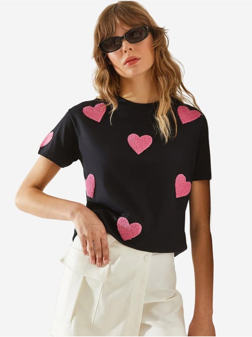 T-shirt básica bordada com coração lucci - Kiabi T-shirt básica bordada com coração lucci - Kiabi