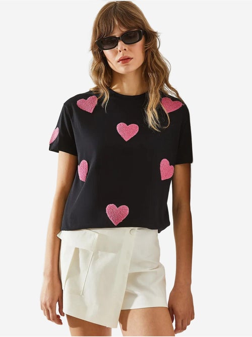 T-shirt básica bordada com coração lucci - Kiabi T-shirt básica bordada com coração lucci - Kiabi