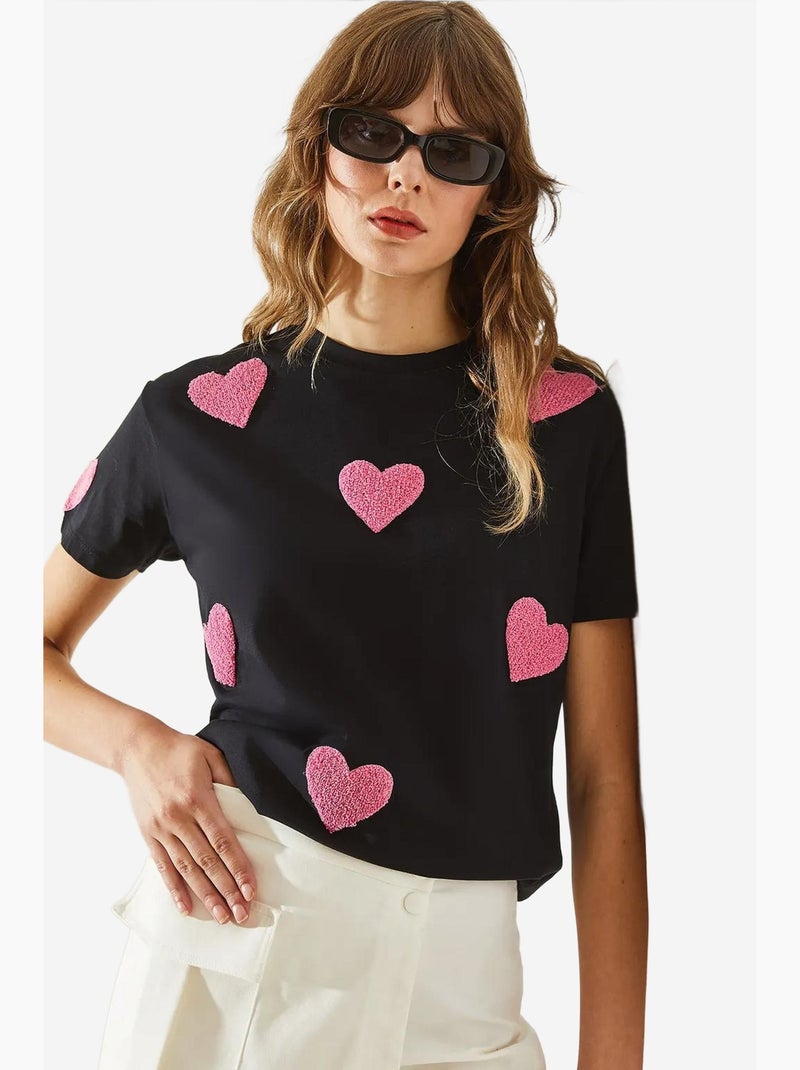 T-shirt básica bordada com coração lucci Preto - Kiabi