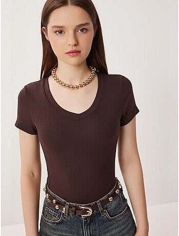T-shirt básica com decote em v slim fit istanbul