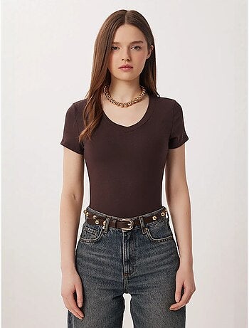 T-shirt básica com decote em v slim fit istanbul