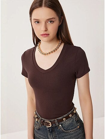 T-shirt básica com decote em v slim fit istanbul