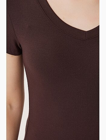 T-shirt básica com decote em v slim fit istanbul