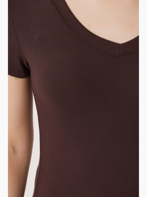 T-shirt básica com decote em v slim fit istanbul - Kiabi T-shirt básica com decote em v slim fit istanbul - Kiabi