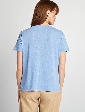 T-shirt básica com gola em bico de linho misturado