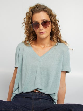 T-shirt básica com gola em bico de linho misturado