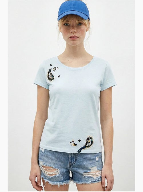 T-shirt básica com gola em u bordada lucci - Kiabi T-shirt básica com gola em u bordada lucci - Kiabi