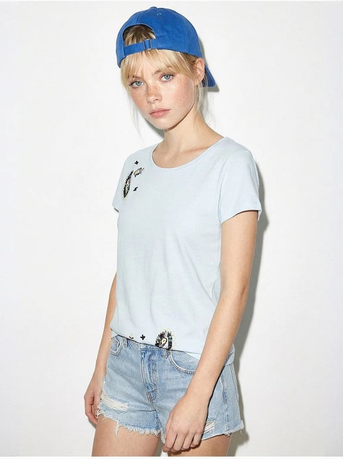 T-shirt básica com gola em u bordada lucci - Kiabi T-shirt básica com gola em u bordada lucci - Kiabi