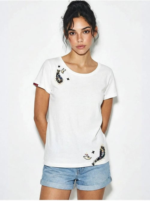 T-shirt básica com gola em u bordada lucci - Kiabi T-shirt básica com gola em u bordada lucci - Kiabi