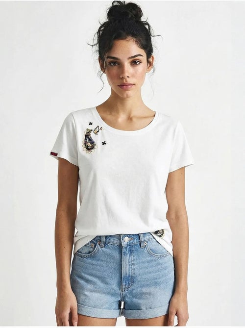 T-shirt básica com gola em u bordada lucci - Kiabi T-shirt básica com gola em u bordada lucci - Kiabi