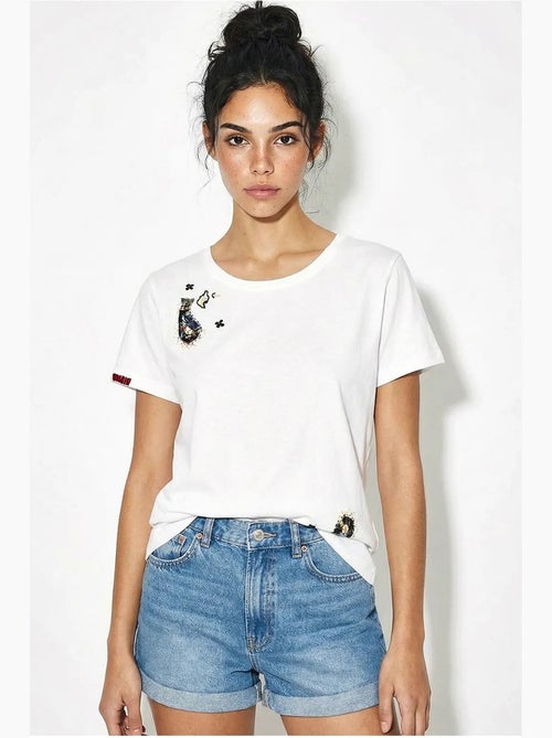 T-shirt básica com gola em u bordada lucci - Kiabi T-shirt básica com gola em u bordada lucci - Kiabi