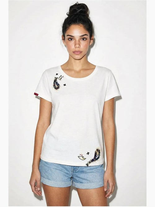 T-shirt básica com gola em u bordada lucci - Kiabi T-shirt básica com gola em u bordada lucci - Kiabi
